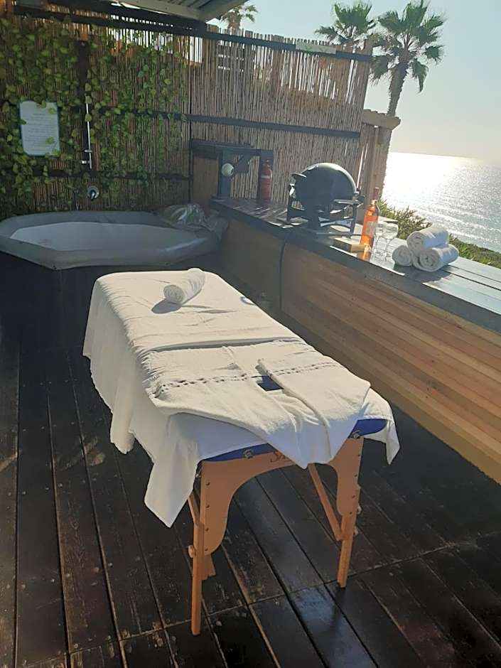 שירת הים -עם מרפסת עץ ובריכת זרמים פרטית חוף צאנז לציבור החרדי