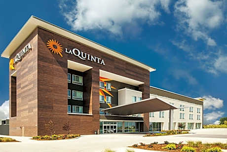 La Quinta Inn & Suites by Wyndham Wichita Northeast