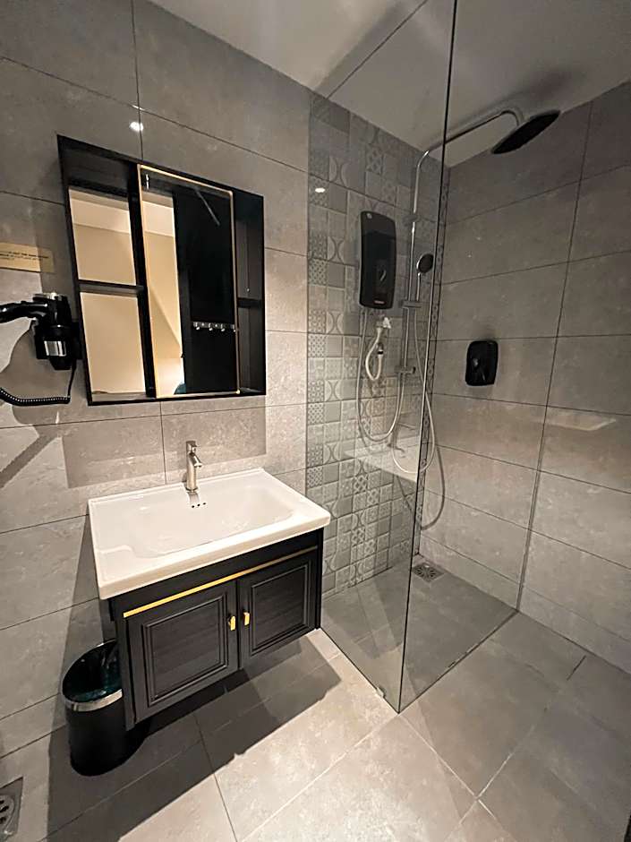 Hotel Brynton at Cameron Centrum Mall