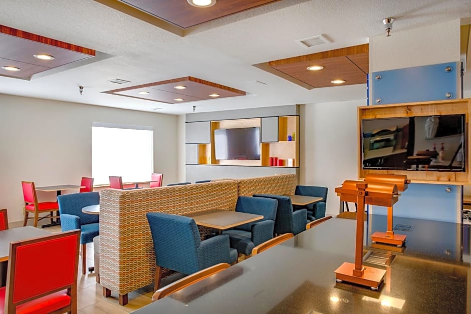 Holiday Inn Express Hotel & Suites Oklahoma City-Bethany, an IHG Hotel