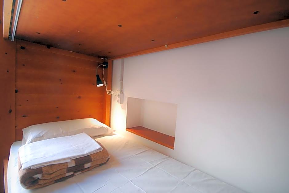 Ten To Go Hostel