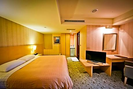 Deluxe Double Room with Side Sea View