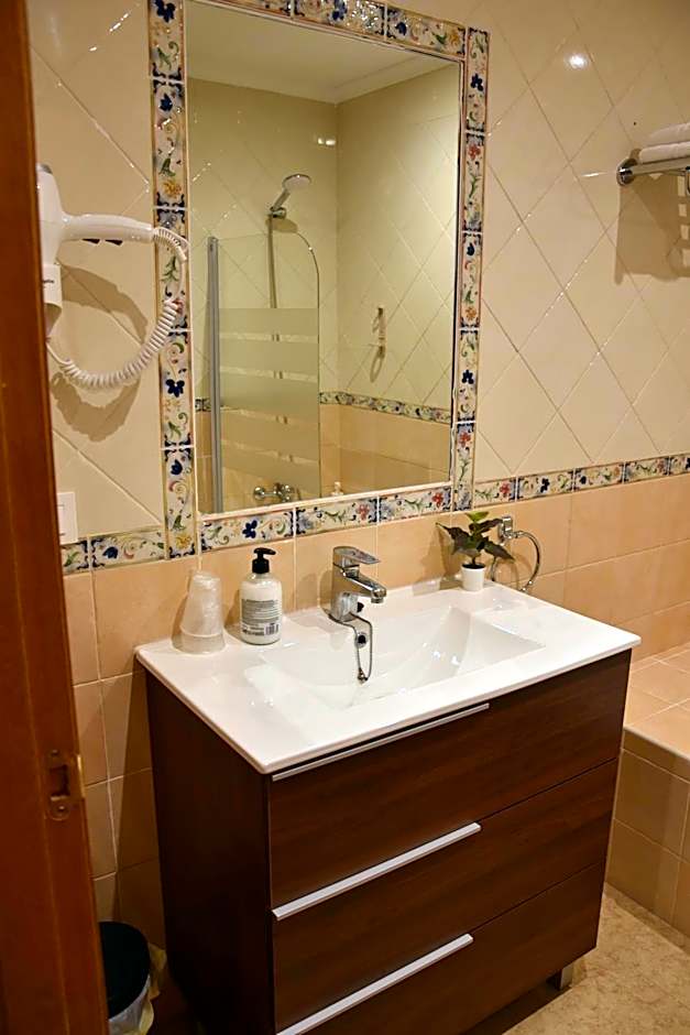 HOTEL LOS CAÑAS