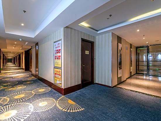 Super 8 Select Hotel