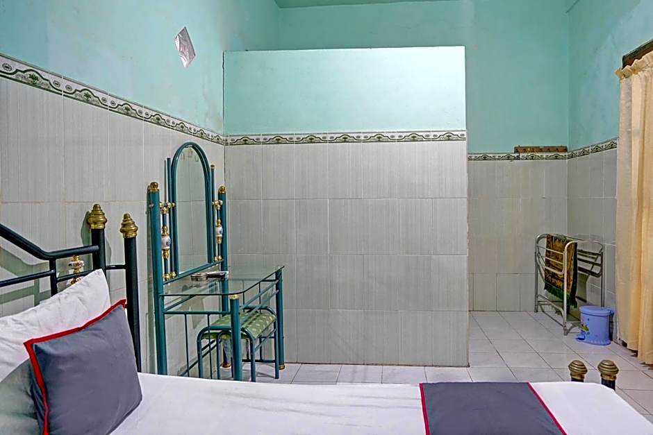 Collection O 92897 Hotel Intan Near Kantor Syahbandar Bawean