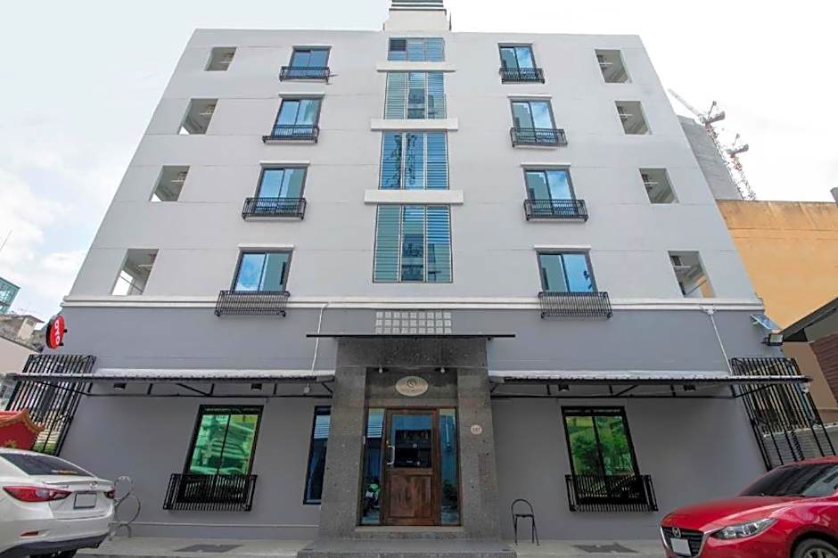 OYO 818 Suksomboon Residence