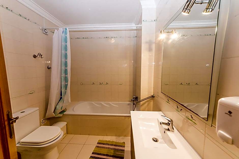 Ericeira Chill Hill Hostel & Private Rooms