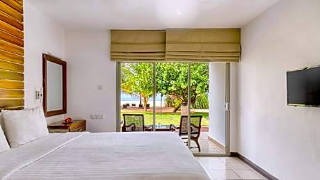 Standard Double Room with Sea View - 10% Off at Seaside Social Lounge & Bar & 15% Off on Spa, Black Coral & Center Point Restaurants