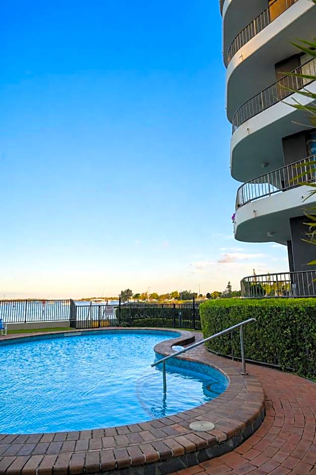Broadwater Shores Waterfront Apartments