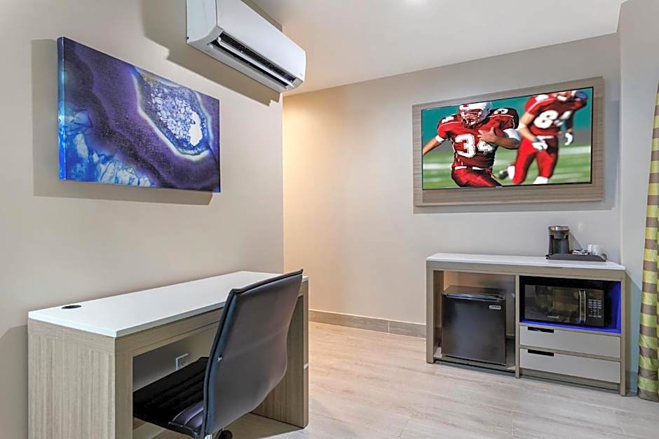 Red Roof PLUS Brooklyn - Flatbush Ave