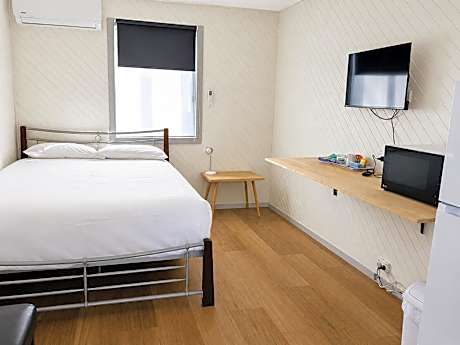 Economy Motel Room - External Ensuite