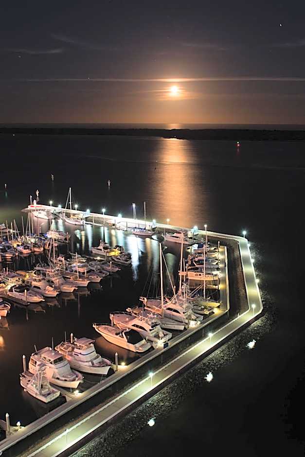 Broadwater Shores Waterfront Apartments