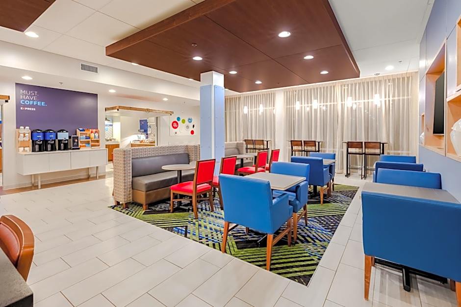 Holiday Inn Express Calhoun South By IHG