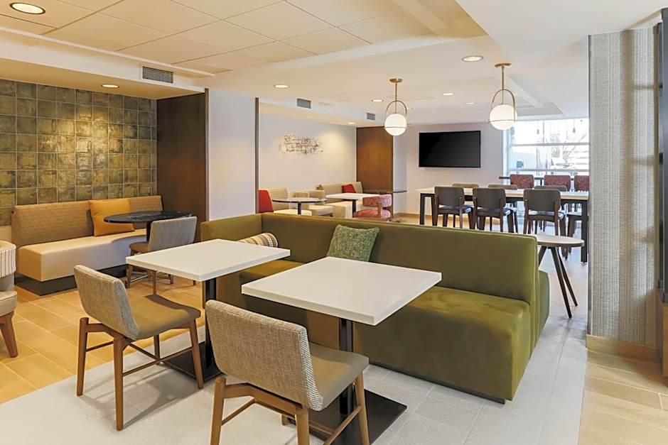 Hampton Inn Silver Spring – Silver Spring, MD