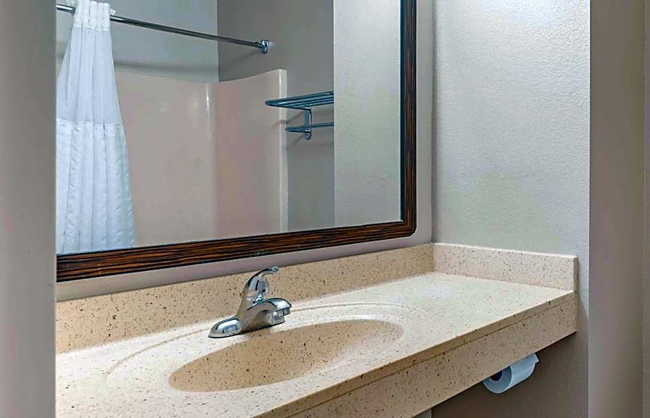 Extended Stay America Suites - St. Petersburg - Clearwater - Executive Dr.