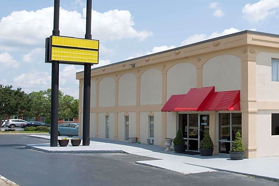 Super 8 by Wyndham Greensboro