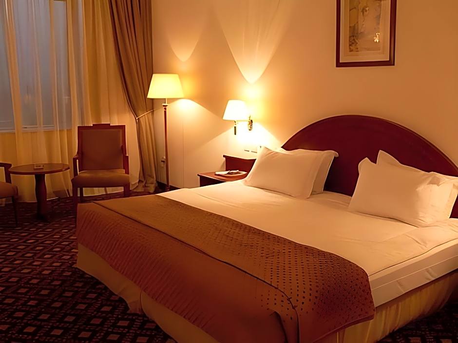 Gloria Hotel & Suites