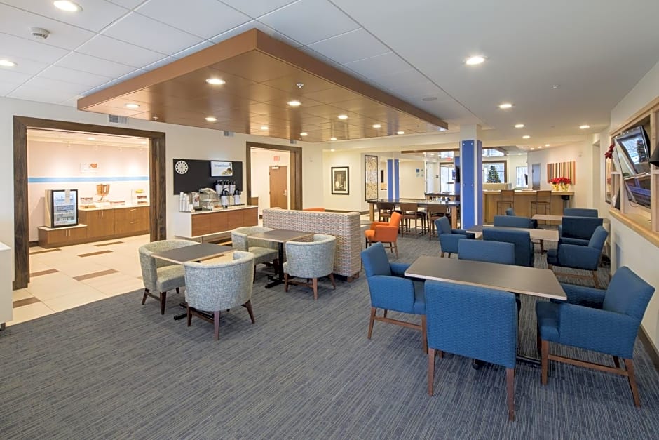 Holiday Inn Express & Suites Alpena - Downtown, an IHG Hotel