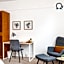 King Room with a shared Kitchen and bathroom in a 5-Bedroom House at Hanwell