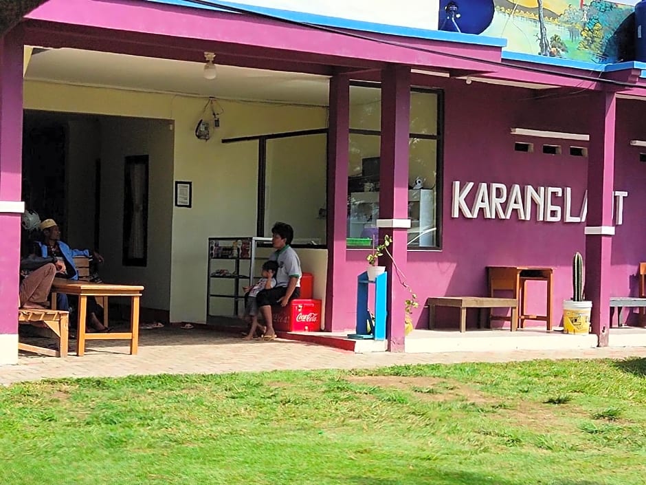 penginapan karanglaut santolo