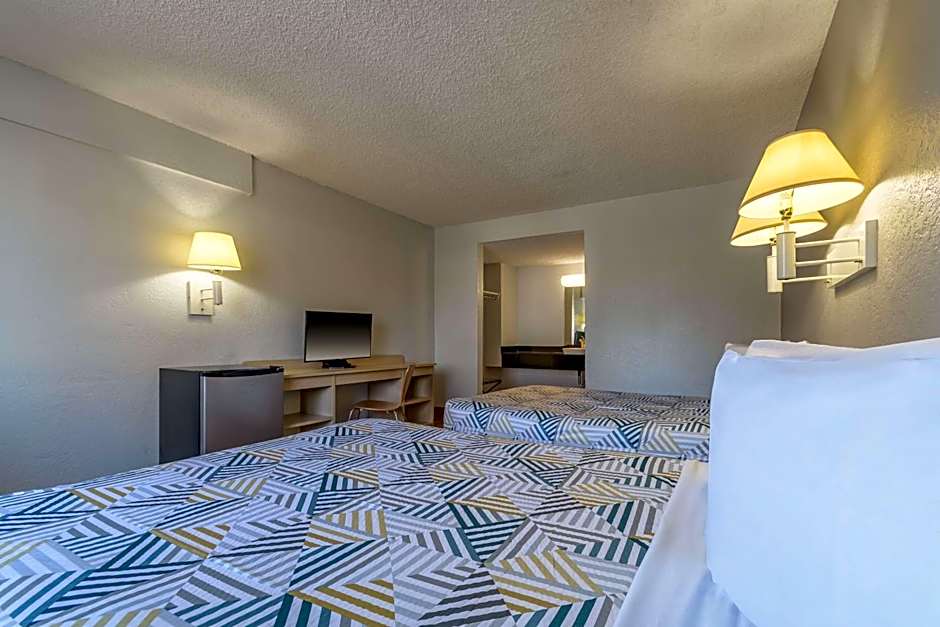 Motel 6 Hayward, CA- Silicon Valley Gateway