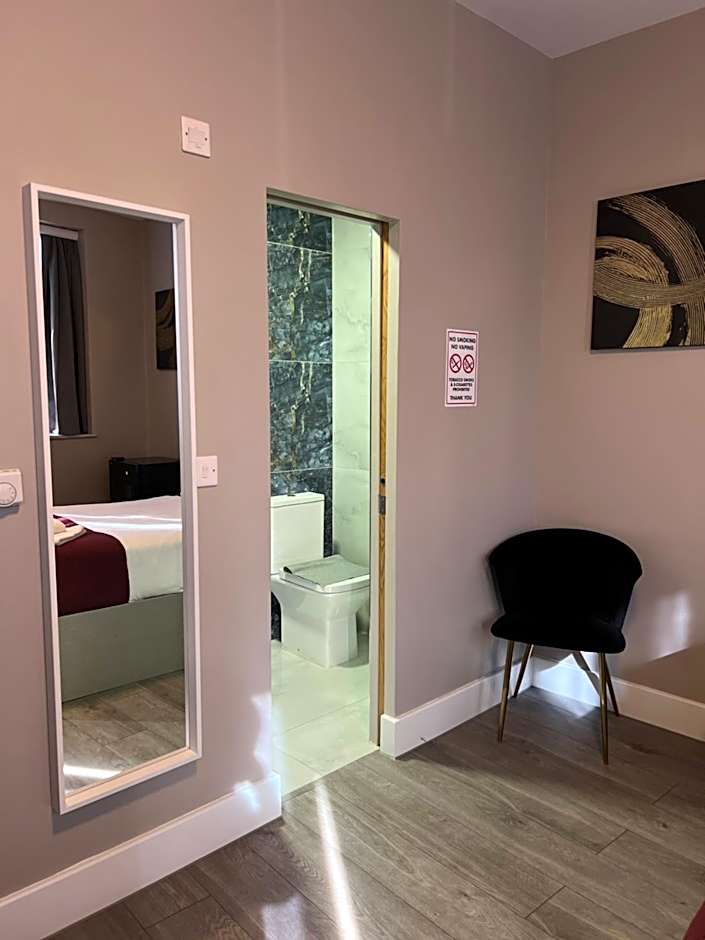 OYO Paragraph Palmers Green - Tottenham Stadium