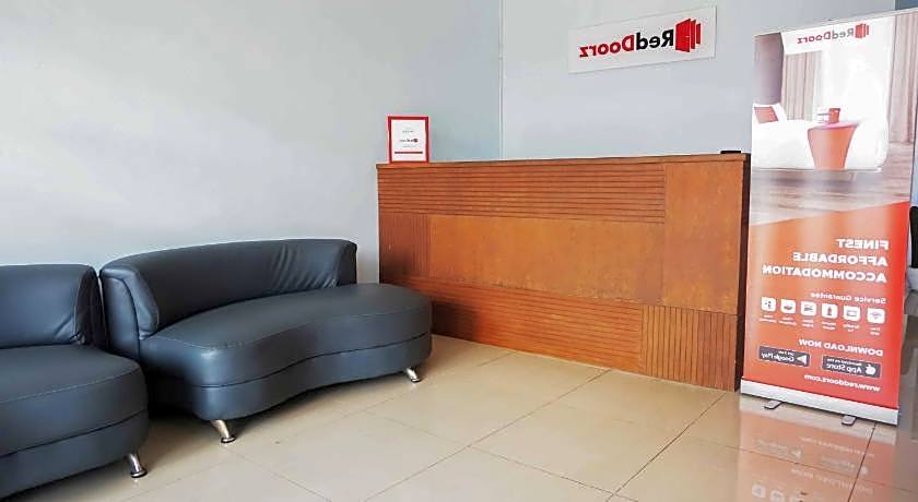 RedDoorz near Velodrome Malang 2