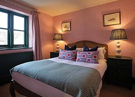 Cozy Double Room - Coach House