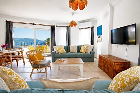 Sea View Apartment for 4 Adults