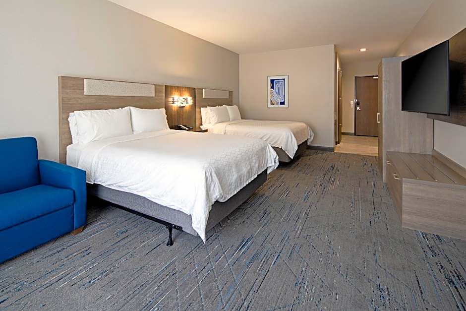 Photo 1 of 5 of 2 Queen Beds, Hearing Accessible