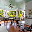 Classic Queen - Curry Mansion with Heated Pool
