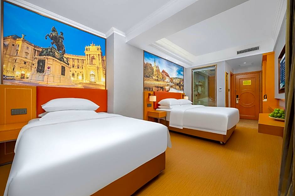 Vienna Hotel Tianjin West Station Changhong Park Metro Station