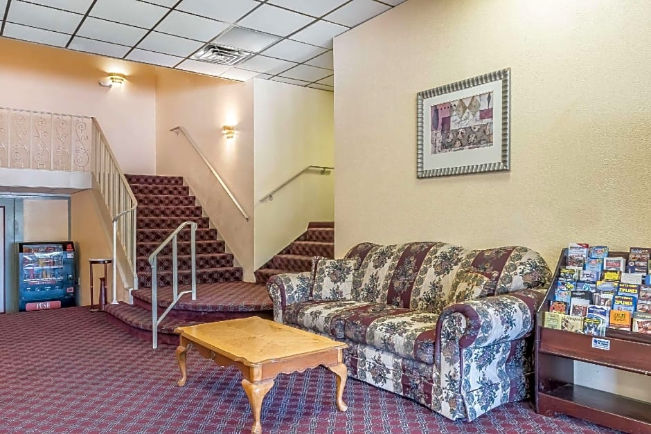 Econo Lodge Airport