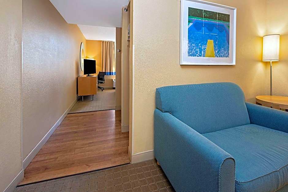 La Quinta Inn & Suites by Wyndham West Palm Beach Airport