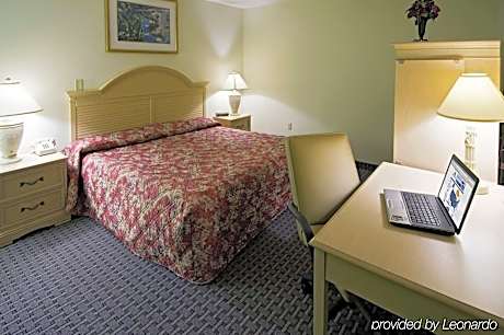 Hilcrest Inn & Suites