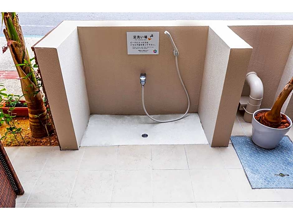 Yenns Marina Inn Mercy