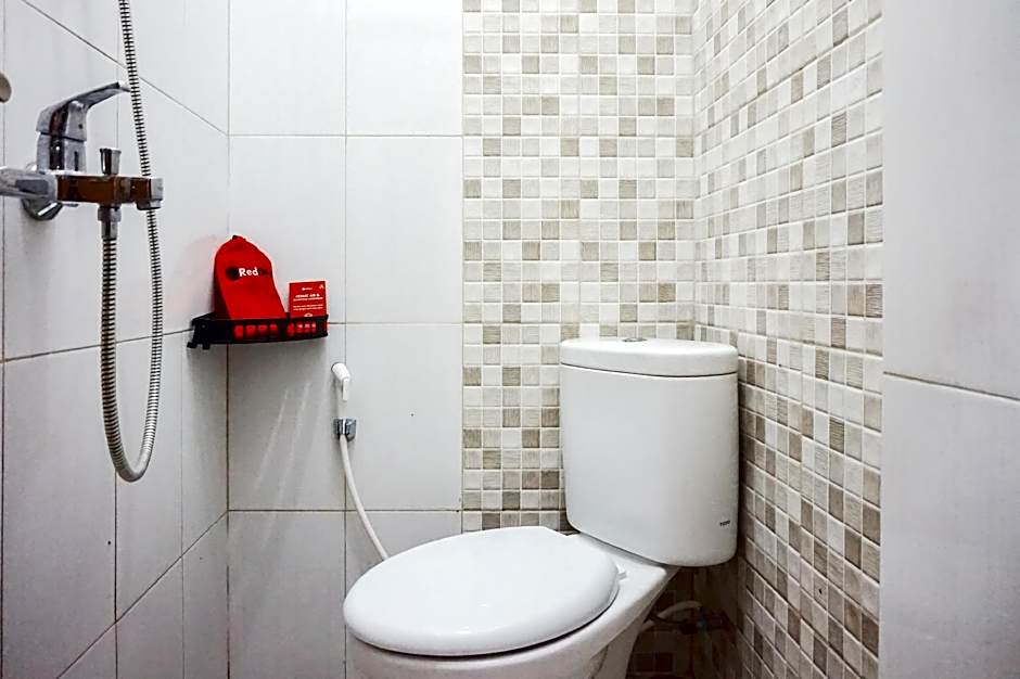 RedDoorz @ Jalan Danau Limboto