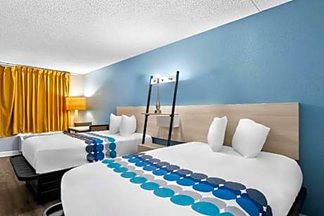2 Queen Beds, Smoking