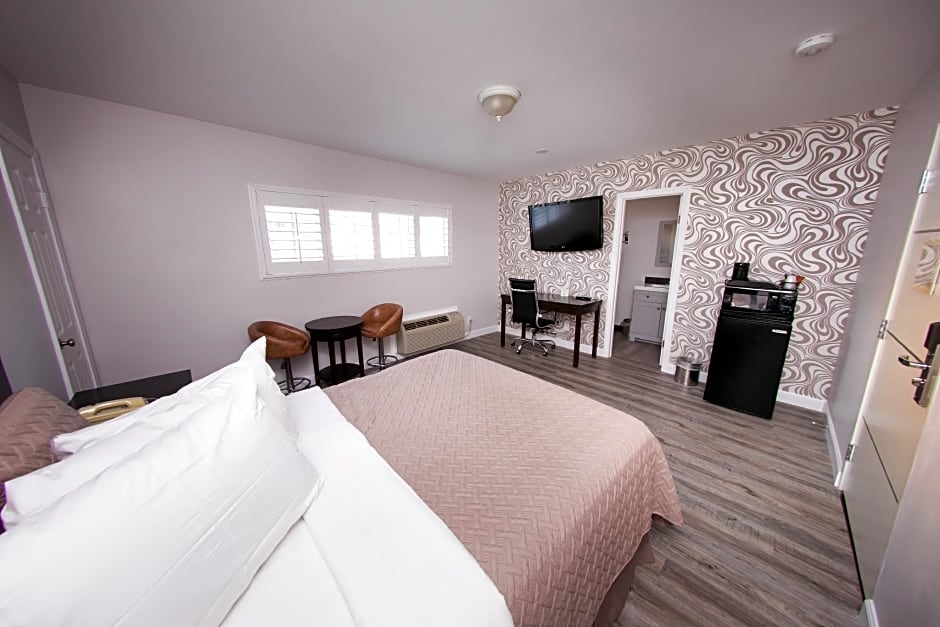 Metropolitan Inn & Suites