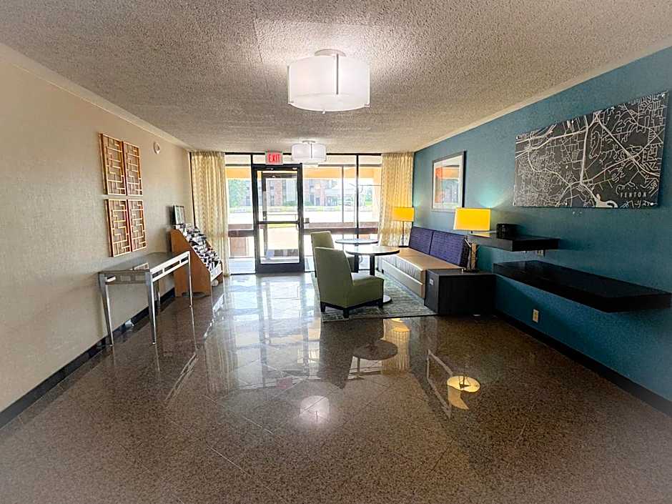 Heritage Inn & Suites St. Louis/Fenton, Trademark by Wyndham