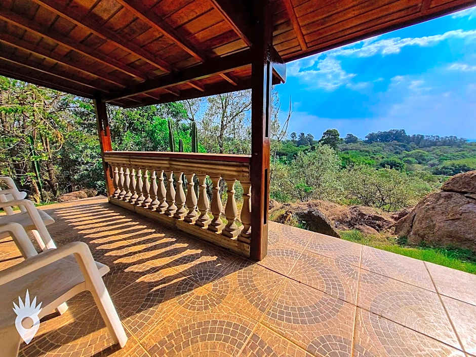 Chalé europeu com vista para natureza no interior