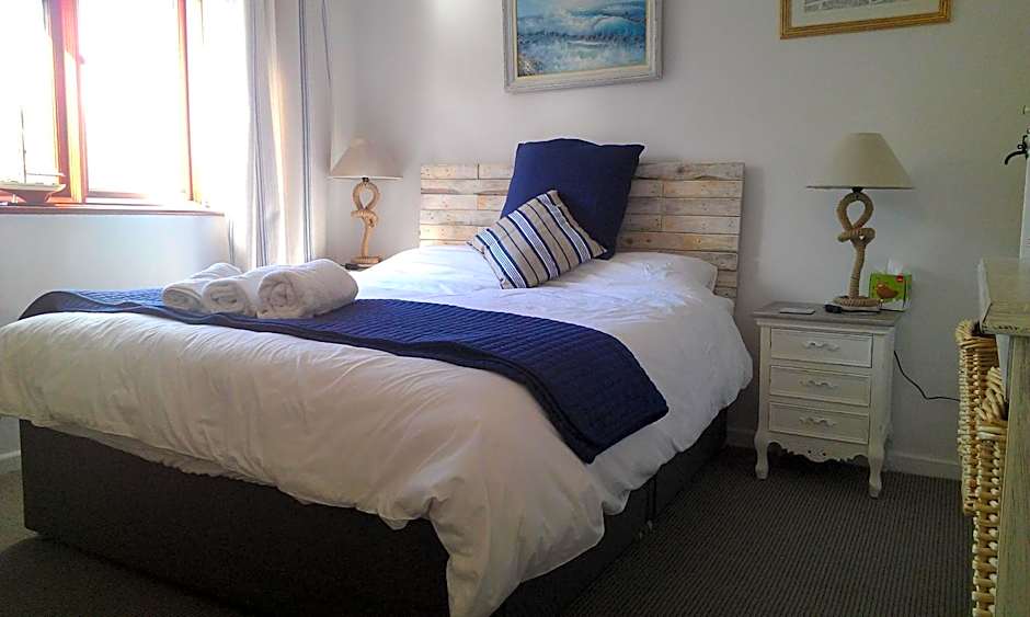 AnchorageWells Entire Cottage OR a King Ensuite on Room Only