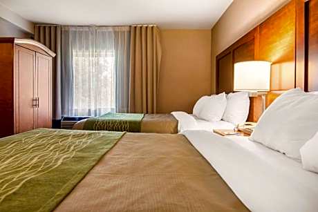 2 Queen Beds, Suite, Nonsmoking