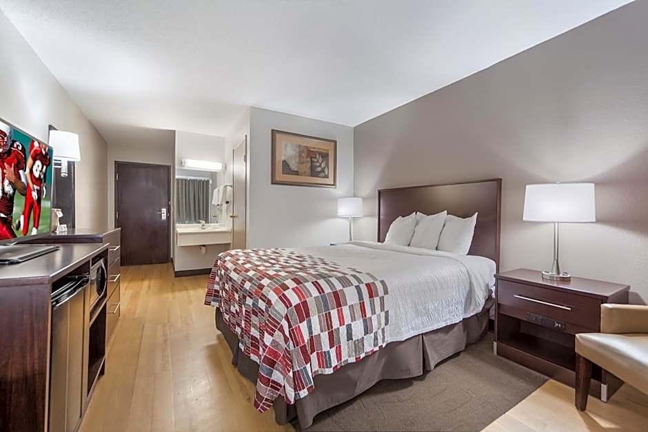 Red Roof Inn & Suites Omaha - Council Bluffs