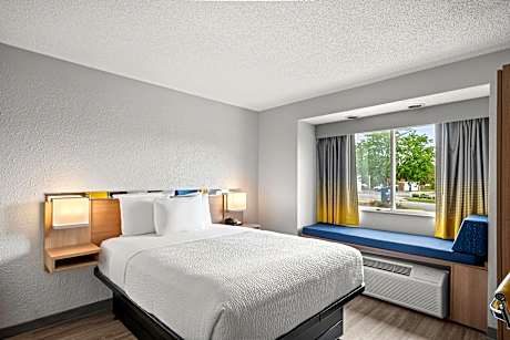 Queen Room - Non-Smoking