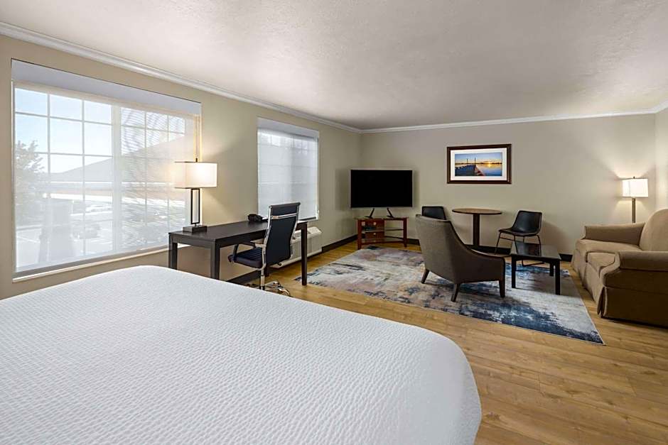 Photo 1 of 6 of Business 1 King Bed