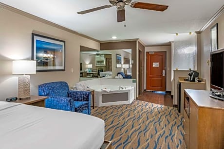 King Suite with Sofa Bed and Hot Tub