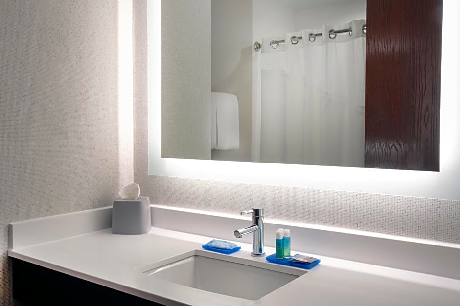 Holiday Inn Express Hotel & Suites Chester By IHG