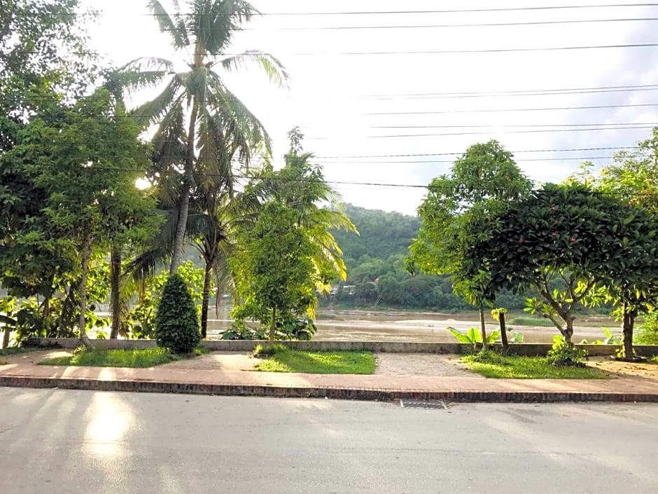 Villa Phonethip Mekong Riverside