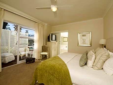 Junior Suite with Garden View